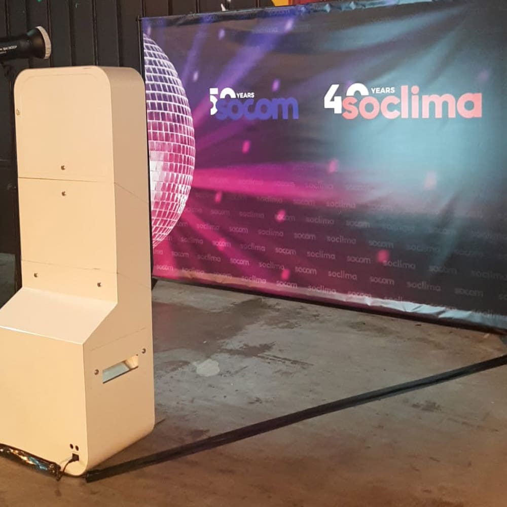 Un photobooth Luxbooth, pour votre location de photobooth au Luxembourg - Événement Socom Soclima