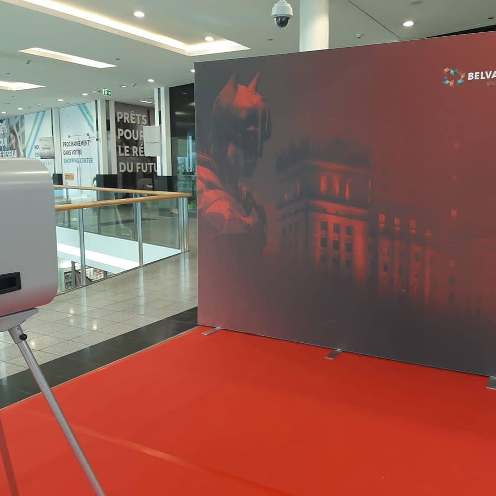 Un photobooth Luxbooth, pour votre location de photobooth au Luxembourg - Événement Batman Belval Plaza